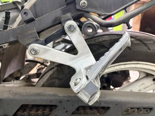 Soporte Estribera izquierda FZR 1000 EXUP 91-93