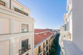 Piso en alquiler en Cortes - Huertas en Madrid