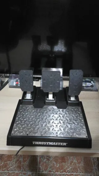 Volante Thrustmaster T248 con Pedales T-LCM.