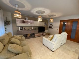 TODO comedor-salon Sofa+butaca+mesa+6sillas+bufet