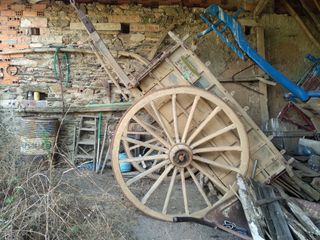 Carro antiguo de madera