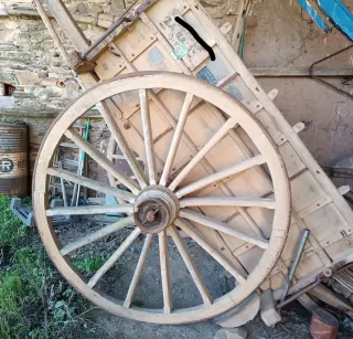 Carro antiguo de madera