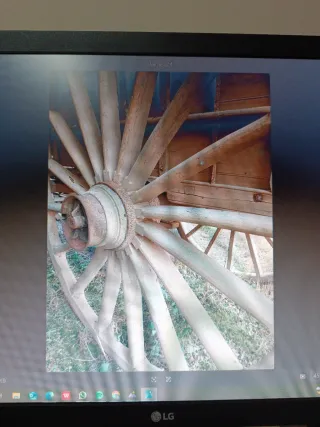 Carro antiguo de madera