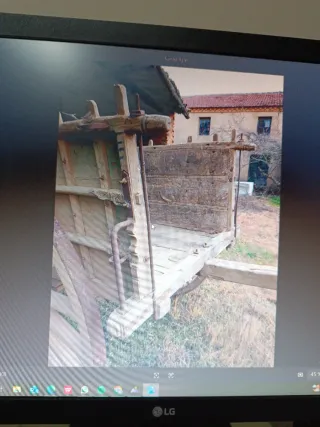 Carro antiguo de madera