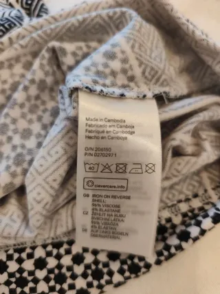 Camiseta H&M Talla XS Estampado Geométrico