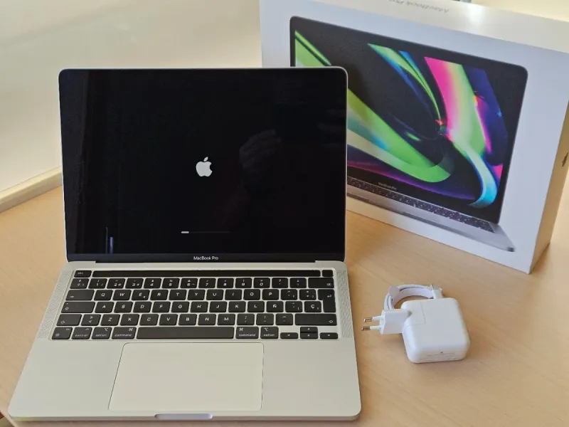MacBook Pro M1  16gb 512gb afbeelding 2
