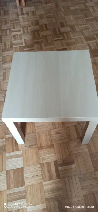 Mesa de centro ligera y versátil