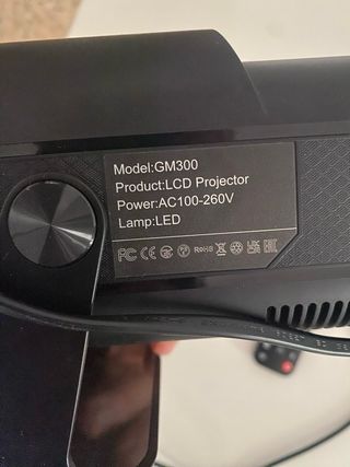 Mini proyector Gaimao negro con mando