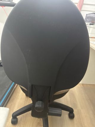 Silla de oficina beige y marrón