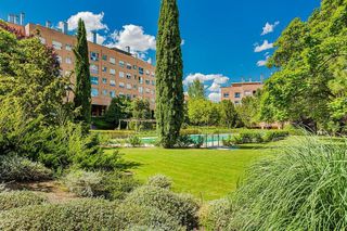 Piso en alquiler en Piovera - Conde Orgaz en Madrid