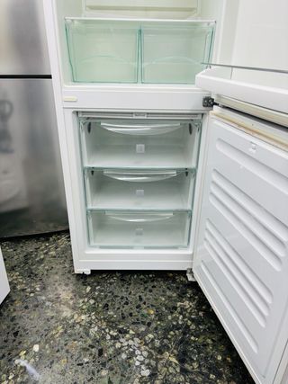 Nevera Liebherr Blanca