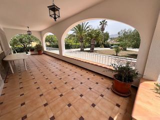 Chalet en venta en Elda