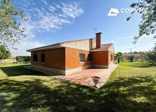 Chalet en venta en Novés