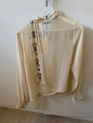 Blusa Zara fular abalorios