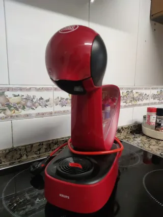 Cafetera Dolce Gusto Roja