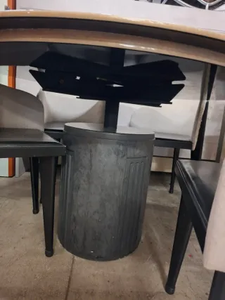 Tavolo rotondo Cappellini con 4 sedie