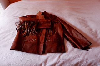 Cazadora cuero vintage flecos étnica