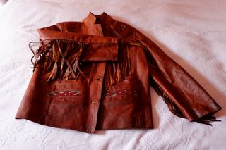 Cazadora cuero vintage flecos étnica