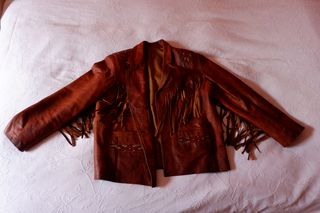 Cazadora cuero vintage flecos étnica