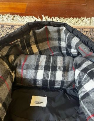 Chaqueta Burberry Negra con Capucha