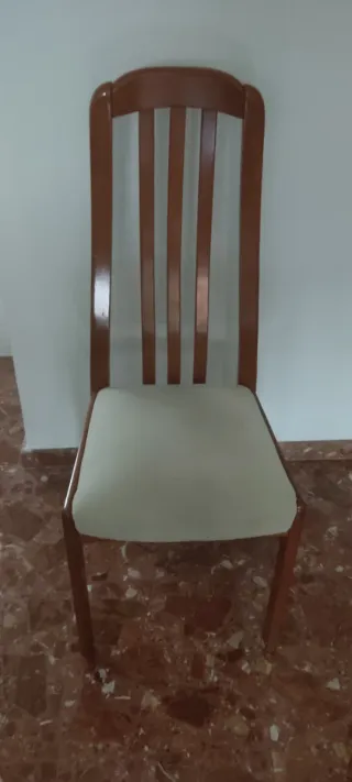 Sillas de comedor madera y tela beige