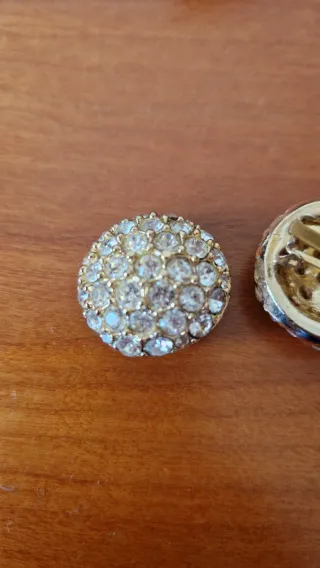 Pendientes vintage dorados con pedrería