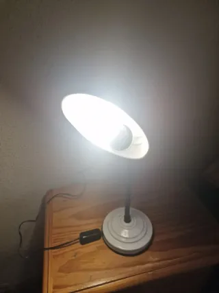 Flexo de mesa blanco y negro