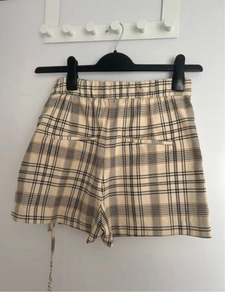 Falda short mini de cuadros Bershka