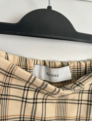 Falda short mini de cuadros Bershka