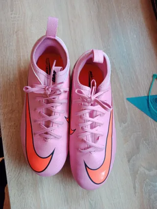 Zapatillas Nike Fútbol Talla 36.5 Rosas