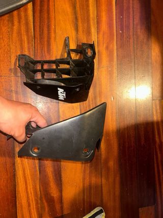 Tapas KTM Duke 125 2022 Negras y Naranjas