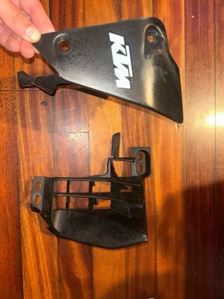 Tapas KTM Duke 125 2022 Negras y Naranjas