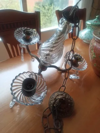 Lámpara antigua de cristal, latón y hierro