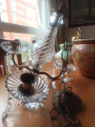 Lámpara antigua de cristal, latón y hierro