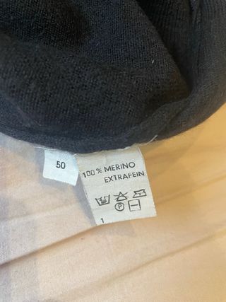 Jersey negro cuello alto