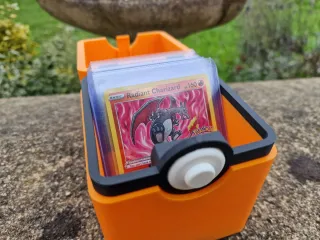 Caja para cartas Pokémon - Charizard