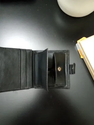 Cartera de piel negra para hombre