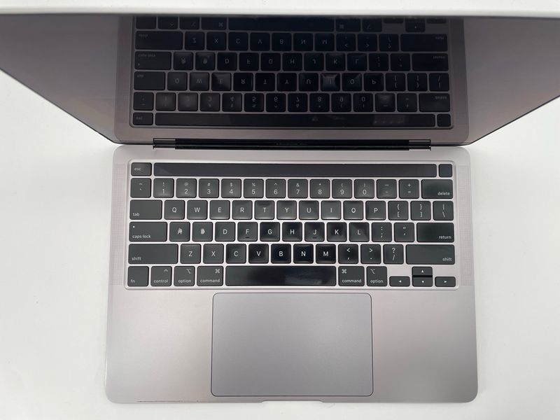 MacBook Pro 13 mid 2020 afbeelding 2