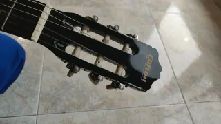 Guitarra clásica+funda, libro partituras,afinador