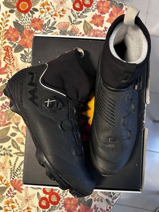 Botas Ciclismo Northwave Talla 44 color negro.