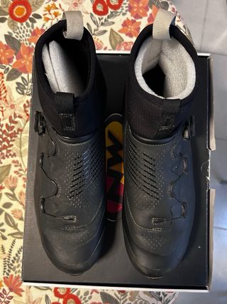 Botas Ciclismo Northwave Talla 44 color negro.