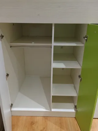 Cama tren con cajones y armario y un colchon