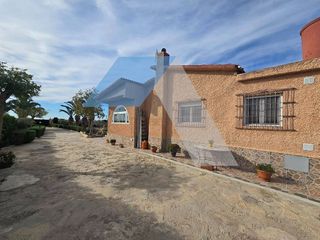 Chalet en venta en Las Bayas en Elche