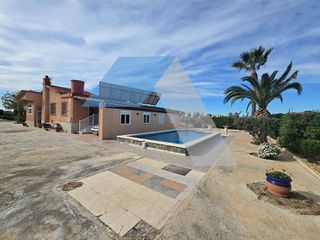 Chalet en venta en Las Bayas en Elche