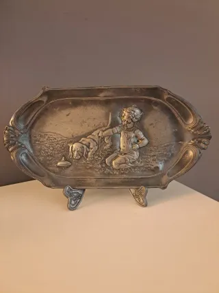 Bandeja "Modernista" en estaño. Circa 1900