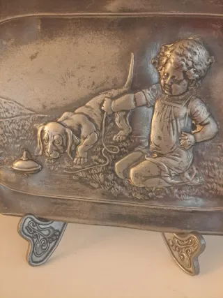 Bandeja "Modernista" en estaño. Circa 1900