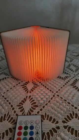 Lampada libro carta e legno