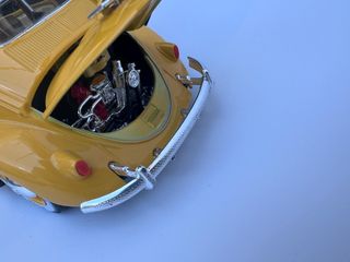 VW BEETLE ( 1955 ) 1.000.000 TH BURAGO 1/18