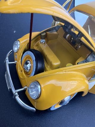 VW BEETLE ( 1955 ) 1.000.000 TH BURAGO 1/18