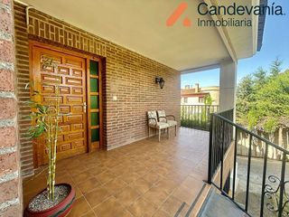 Chalet en venta en Zuera